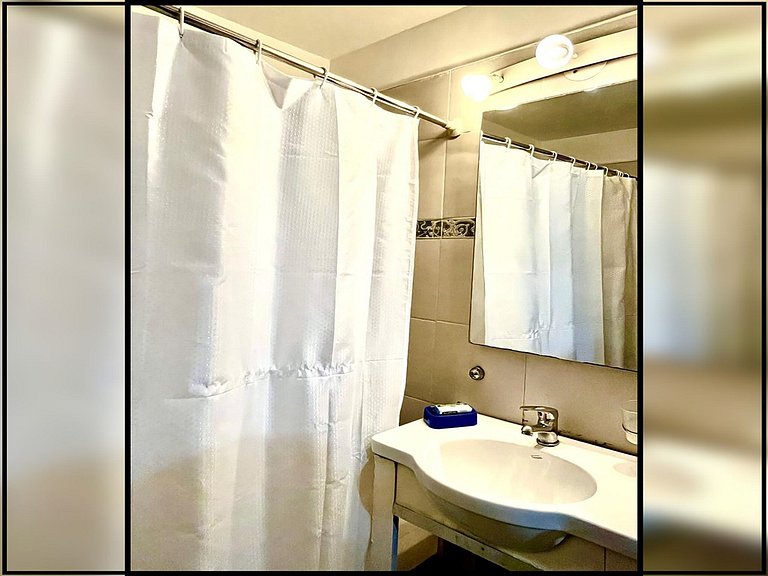 Large studio apartment in downtown Buenos Aires (1C)