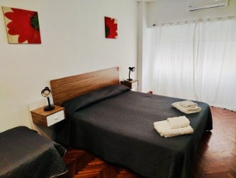 Large studio apartment in downtown Buenos Aires (1C)
